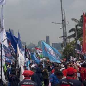 Massa Buruh Bubar Usai Sampaikan Aspirasi di DPR