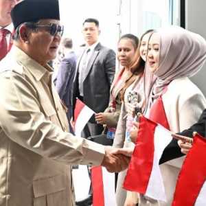 Mahasiswa Indonesia Antusias Sambut Kedatangan Prabowo di Vladivostok
