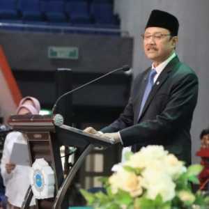 Mensos Ajak Wisudawan Poltekesos Sukseskan Sekolah Rakyat