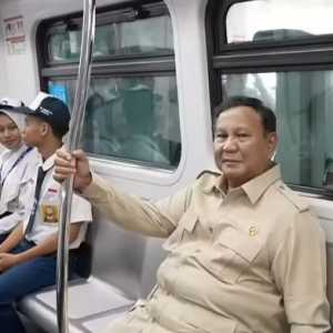 Jelang Peresmian, Prabowo Jajal Langsung LRT Kelapa Gading-Manggarai