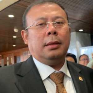 DPR Imbau Masyarakat Tak Lakukan 'Panic Buying' Imbas Abu Vulkanik