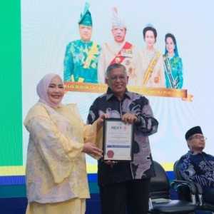 Dr Marniati Terima Penghargaan Mitra Kerja Sama FCoEE di NEXT-D 2026