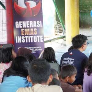 Tumbuhkan Mimpi Puluhan Anak Nelayan Cilincing Lewat Nobar Film