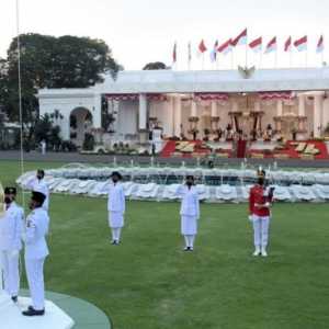 Ismi Ulfaida, Siswi Sekolah Rakyat yang Bertugas di Penurunan Bendera Istana