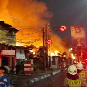 Kebakaran Rumah di Kebayoran Lama, 24 Mobil Damkar Dikerahkan