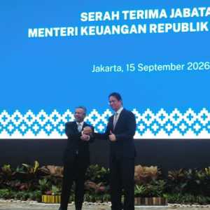 Akhiri Satu Tahun di Kemenkeu, Purbaya Senyum Tipis dan Pidato Singkat Saat Sertijab