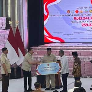 Menkeu Suahasil Terima Uang Hasil Sitaan Negara Rp13,2 Triliun