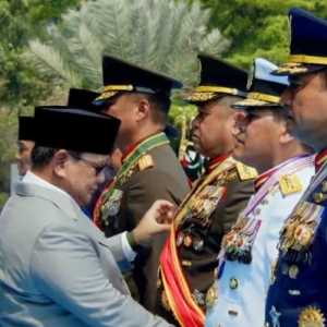 Djamari, Menhan, dan Lima Jenderal Bintang Empat Terima Tanda Kehormatan Bintang Mahaputra