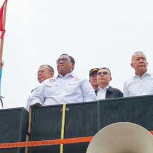 Buruh Nyanyikan Terima Kasih Usai UU Pelindungan Ketenagakerjaan Disahkan