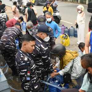 Kodaeral XII Salurkan 368.000 Liter Air Bersih untuk Warga Terdampak Karhutla