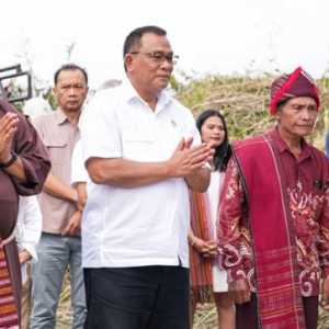 Tobat Ekologis, Menteri Jumhur Ajak Pastor dan Masyarakat Adat Selamatkan Danau Toba