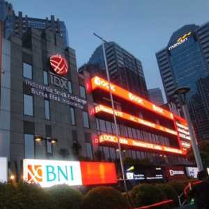 IHSG Rontok 2,59 Persen, Pengamat: Saham Konglo Biang Kerok