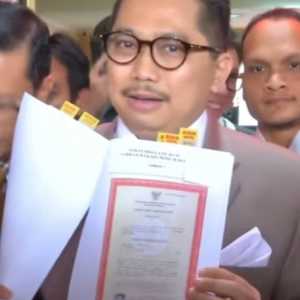 Pengacara Pamer Ijazah Gibran dari SD hingga S1