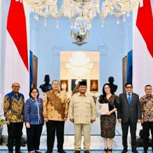 Prabowo Terima Tim Perumus UU Satu Data di Istana
