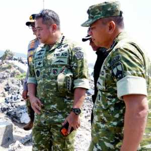 Jenderal Maruli Tinjau Kawasan Perbatasan di Pulau Rote