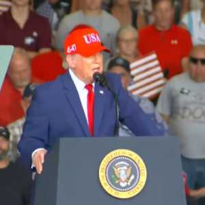 Trump Ejek Kerusuhan Prancis, Ajak Warga AS Ikut Revolusi