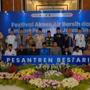 Festival Akses Air Bersih dan Sanitasi Pesantren Jawa Timur bertajuk 'Mengalirkan Kebaikan: Akses Air Bersih dan Sanitasi untuk Santri Indonesia” di Pesantren Ngalah, Kabupaten Pasuruan (Foto: Istimewa)
