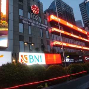 IHSG Ambruk 11,57 Persen, Rupiah Tembus Rp18.027 per Dolar AS