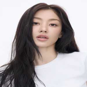 Jihyo TWICE Memulai Babak Mandiri Lewat EMITHAUS