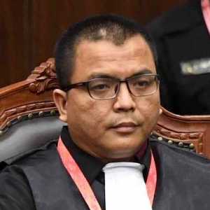 Denny Indrayana Desak DPR Segera Proses Pemakzulan Gibran