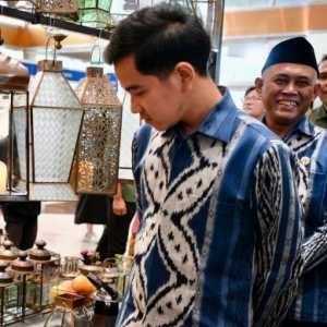 Sehari Usai Putusan MK, Gibran Didampingi Istri Belanja Produk UMKM