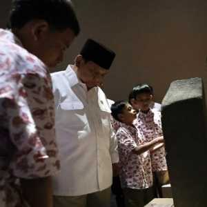 Momen Prabowo Jelajahi Museum Nasional Bersama Anak-anak Sekolah