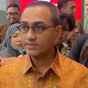 OJK Minta Investor Tak Panik Jual Saham, Janji Kebut Reformasi Pasar Modal
