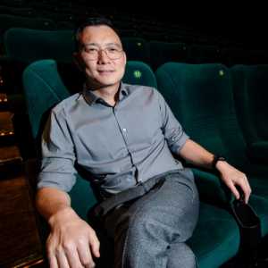 Meracik Horor Komedi di Film Ghosthing, Ini Pandangan Peter Surya Wijaya
