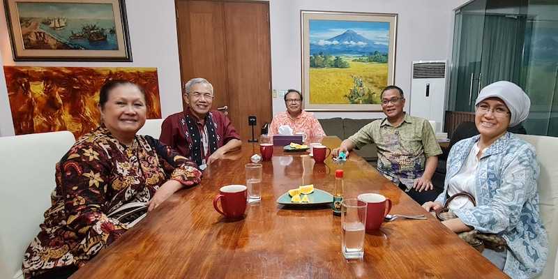 Ekonom senior DR Rizal Ramli menerima kunjungan Jumhur Hidayat dan keluarga/RMOL