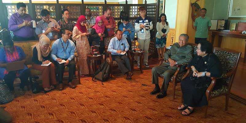DR. Mahathir Mohamad dan Almh. Rachmawati Soekarnoputri dalam pertemuan di Putrajaya, Desember 2015./RMOL  