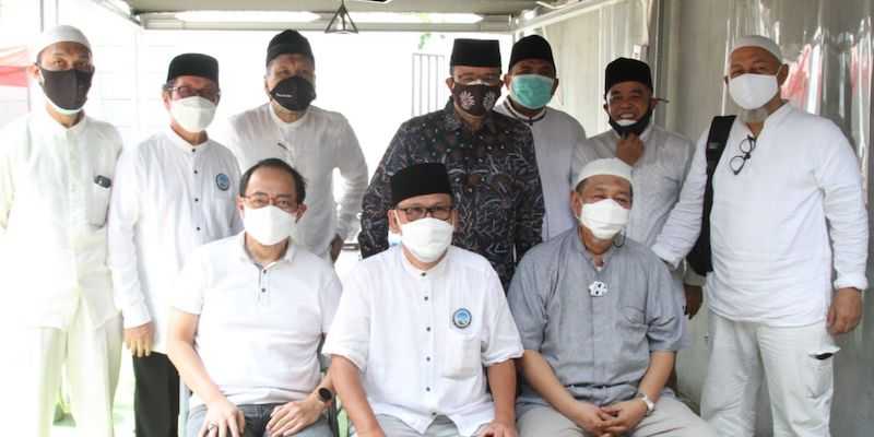 Gubernur DKI Jakarta Anies Baswedan bersama Panitia Pembangunan Masjid At Tabayyun/RMOL 
