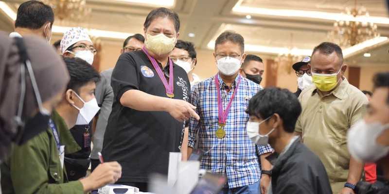 Menko Airlangga Hartarto saat menghadiri Vaksinasi Kanisius di JCC, Jakarta Pusat, Sabtu (7/8)/Ist