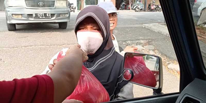  Indonesia Offroad Federation (IOF) Pengurus Daerah DKI menyalurkan bantuan kepada masyarakat terdampak Covid-19/Ist