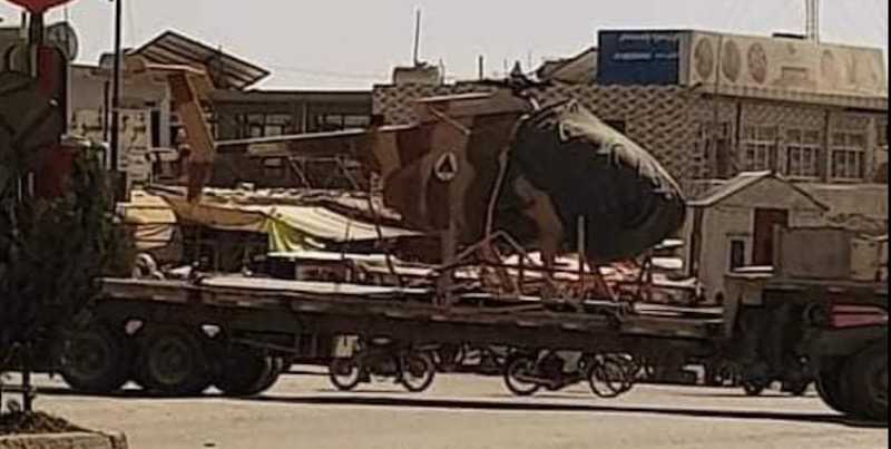 Foto-foto yang viral di media sosial, menunjukkan pengiriman helikopter melalui jalur darat dan diangkut oleh truk besar/Repro    
