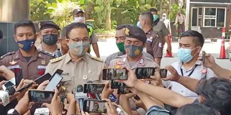Gubernur DKI Jakarta, Anies Baswedan saat meladeni wartawan di Gedung KPK/RMOL