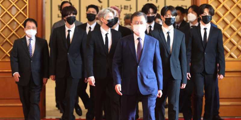 BTS bertemu dengan Presiden Korea Selatan Moon Jae In di kantor kepresidenan di Seoul/Repro