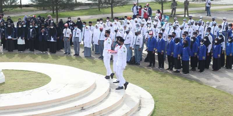 BEM Nusantara melakukan upacara pengibaran bendera Merah Putih bersama pelajar dan pemuda setempat/Ist