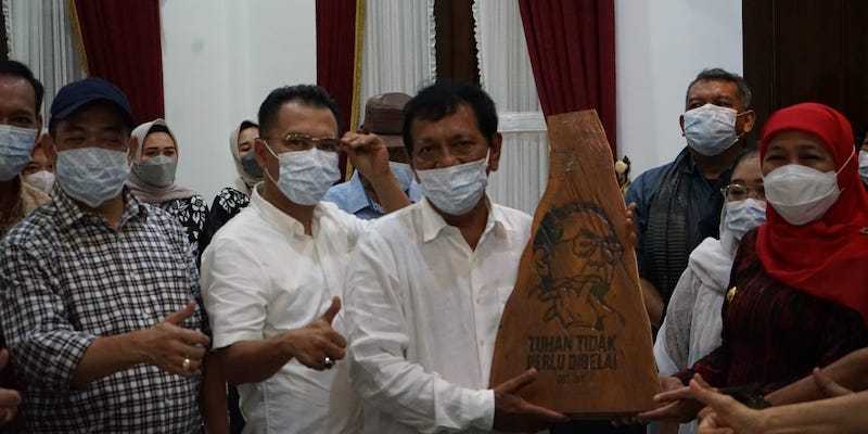 Para aktivis disambut Gubernur Jawa Timur Khofifah Indar Parawansa/Ist
