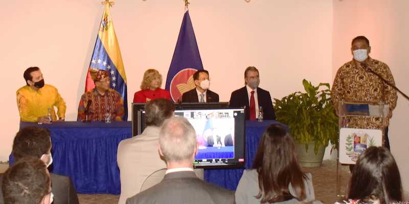Ketua Umum JMSI Teguh Santosa berbicara di Konferensi ASEAN-Venezuela di PDVSA La Estancia, La Floresta, Caracas, Kamis pagi (25/11)/RMOL