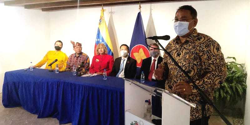 Ketua Umum JMSI Teguh Santosa berbicara di Konferensi ASEAN-Venezuela di PDVSA La Estancia, La Floresta, Caracas, Kamis pagi (25/11)/RMOL