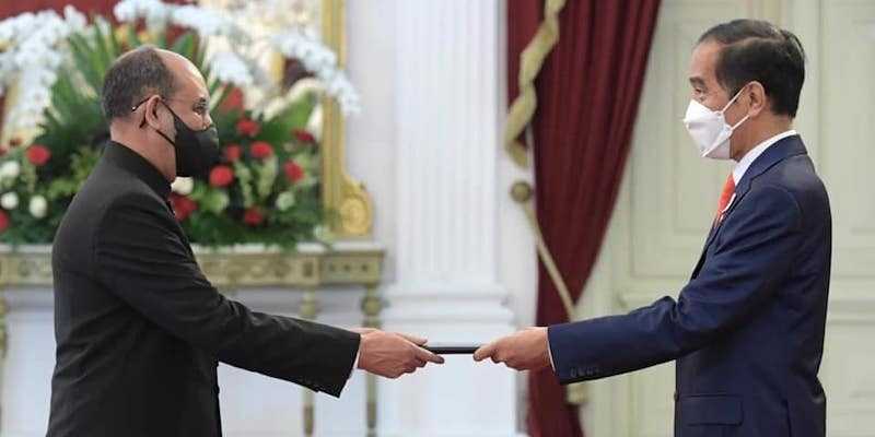 Duta Besar Republik Islam Pakistan, Muhammad Hassan, menyerahkan surat kepercayaan kepada Presiden Joko Widodo di Istana Negara, Februari 2021/RMOL