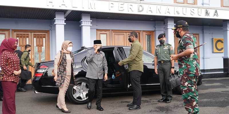 Wakil Presiden Republik Indonesia, Maruf Amin didampingii Ibu Wury Maruf Amin di Bandara Halim Perdanakusuma Jakarta/Ist