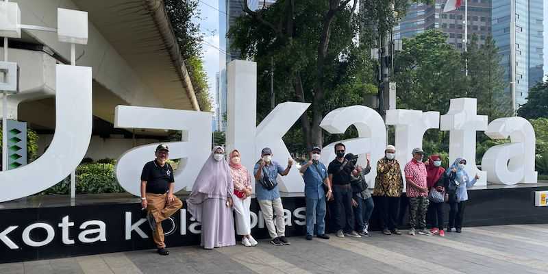 Rombongan DKM Masjid At Tabayyun menikmati pedestarian Jalan Jenderal Sudirman, Jakarta./Ist 