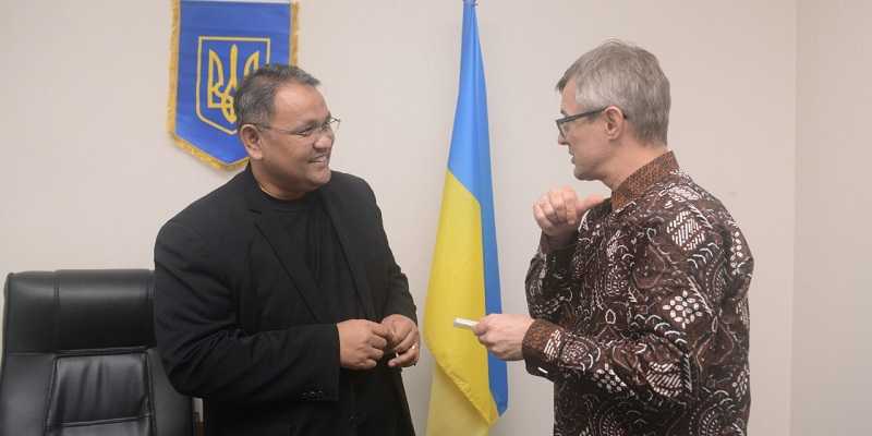 CEO RMOL Network Teguh Santosa dan Duta Besar Ukraina untuk Indonesia Vasyl Hamianin/RMOL