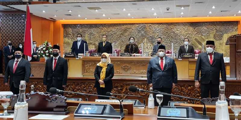Komisioner Bawaslu RI periode 2022-2027 terpilih saat diperkenalkan di Rapat Paripurna DPR/RMOL