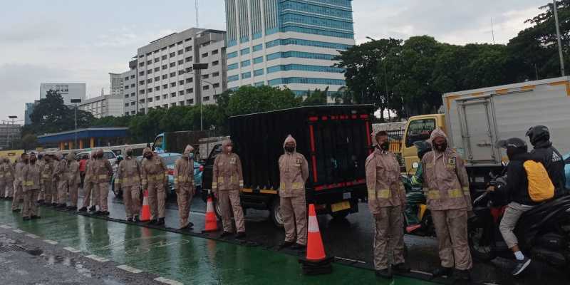 Aparat kepolisian tampak mengawal jalannya aksi demo KSPSI di depan Gedung DPR RI/RMOL