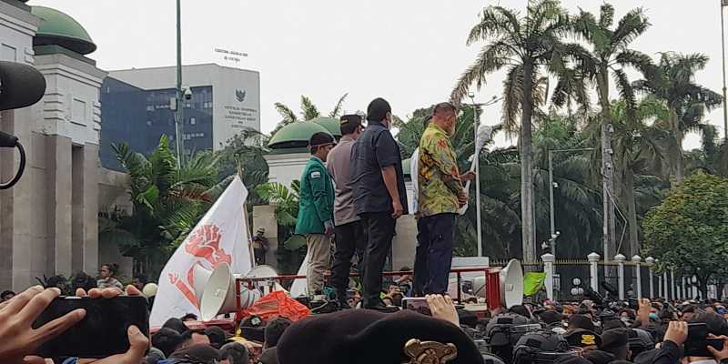 Pimpinan DPR bersama Kapolri saat temui massa aksi/RMOL