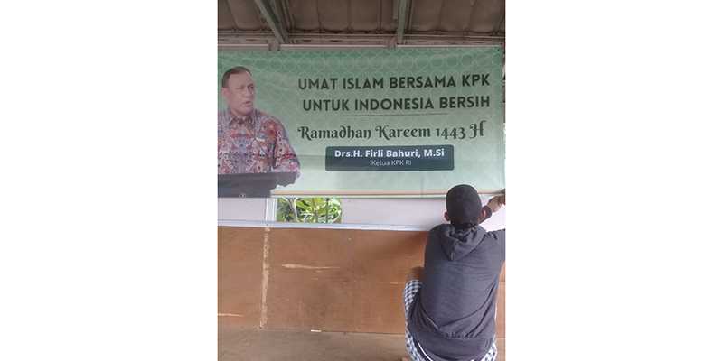 Spanduk dukungan agar Umat Islam bersama KPK bebaskan bangsa dari korupsi/Ist 