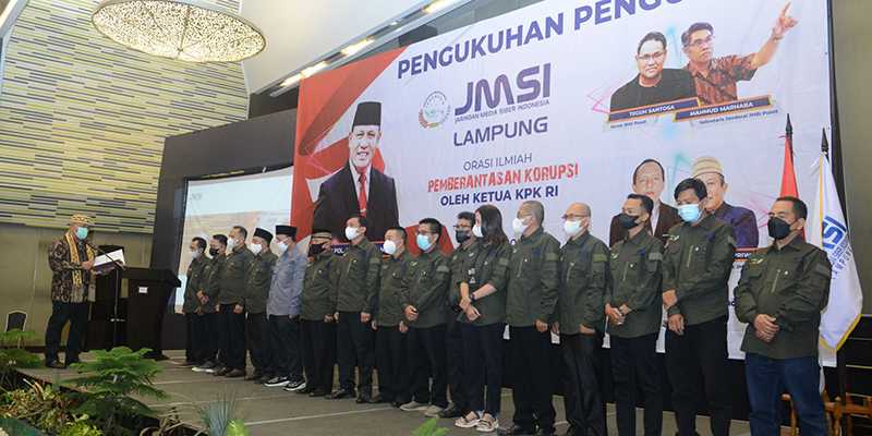 Ketum JMSI Teguh Santosa saat memimpin pengucapan sumpah ke Pengda JMSI Lampung/Ist 