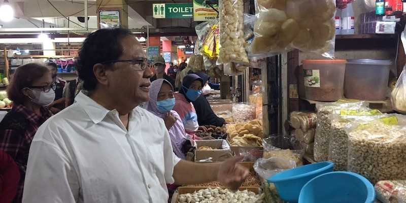 Mantan Menko Ekuin era Presiden Gus Dur ini, berdialog dengan pedagang di Pasar Kramat Jati, Jakarta Timur/Ist